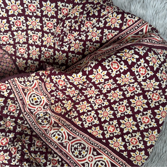 Vera Bradley Large Duffel in Medallion Pattern - Picture 8 of 8